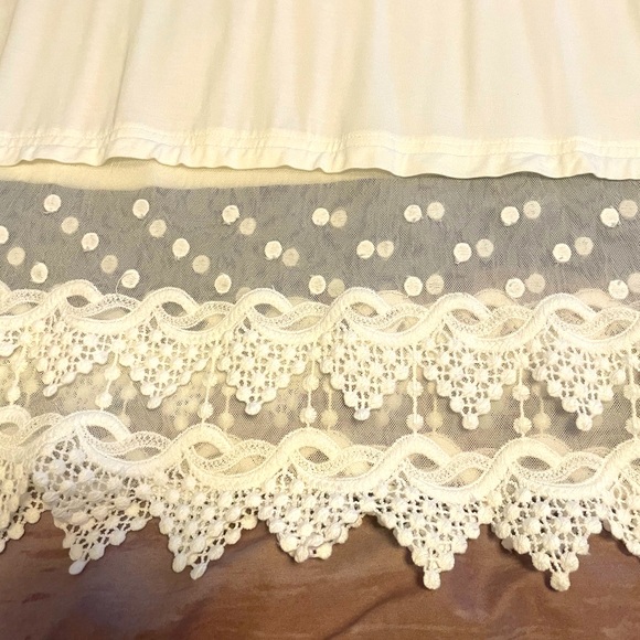 LACE SLIP DRESS EXTENDER TOP IN OFF WHITE - Picture 6 of 9